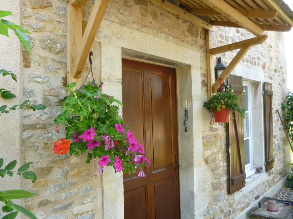 La Roulotte De Pommette Et Billy Bed and Breakfast La Hoguette Εξωτερικό φωτογραφία