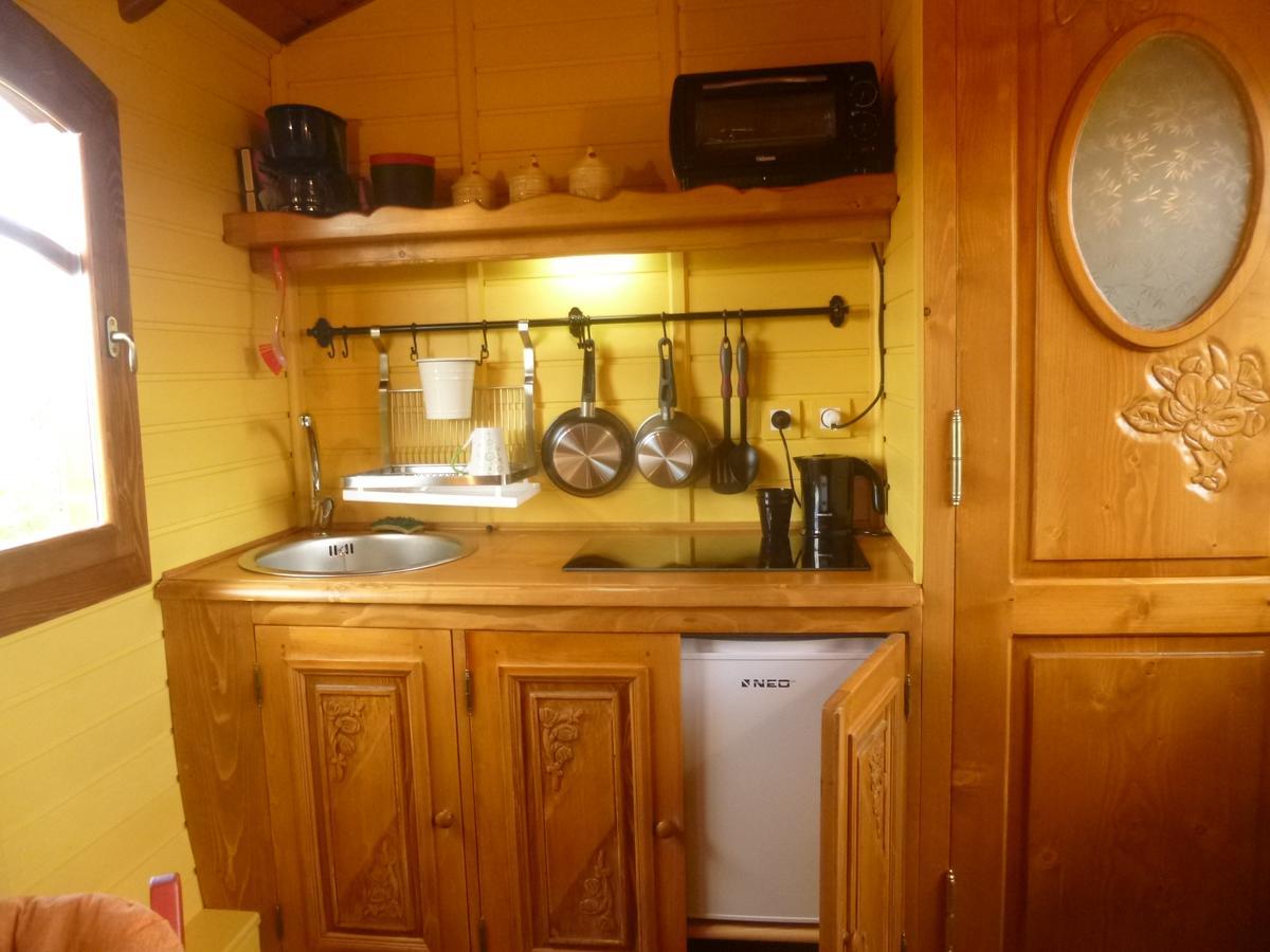 La Roulotte De Pommette Et Billy Bed and Breakfast La Hoguette Εξωτερικό φωτογραφία