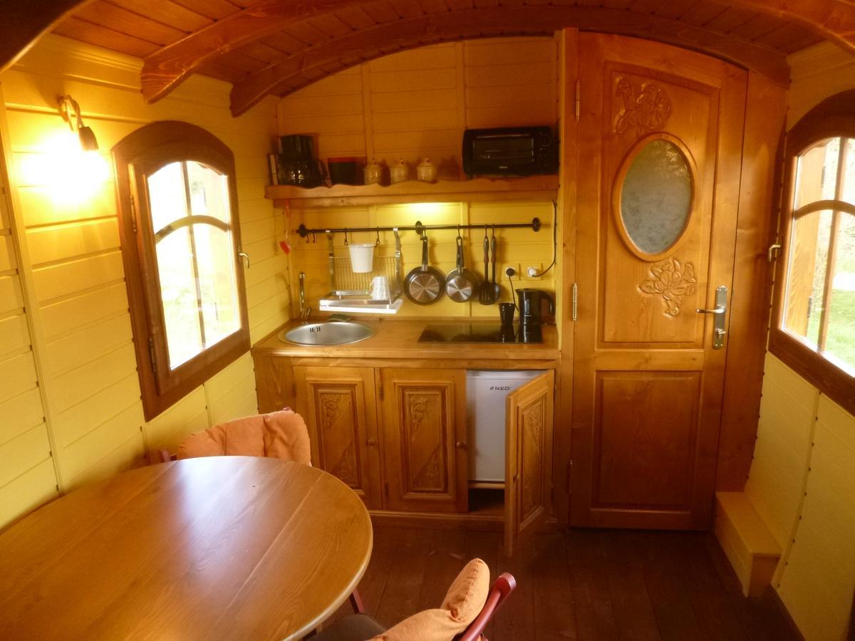 La Roulotte De Pommette Et Billy Bed and Breakfast La Hoguette Εξωτερικό φωτογραφία